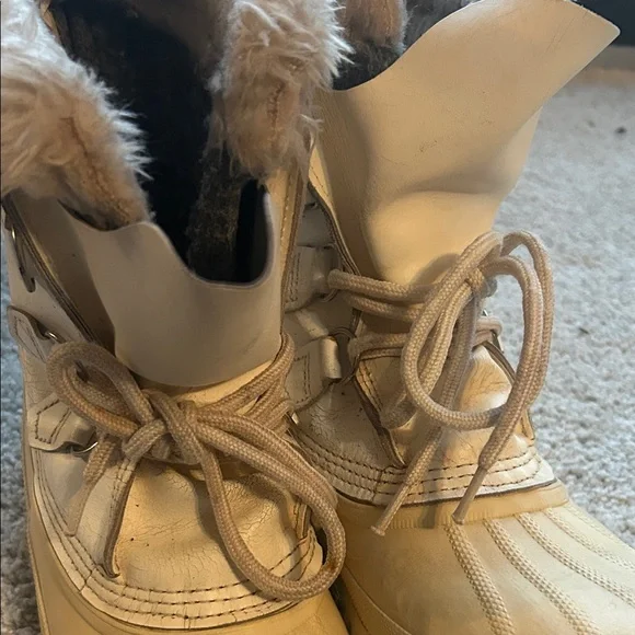 Sorel Cream and Tan Fur-Lined Boots - Picture 8 of 10